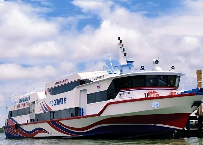 Giliticket Fast Ferries Botel